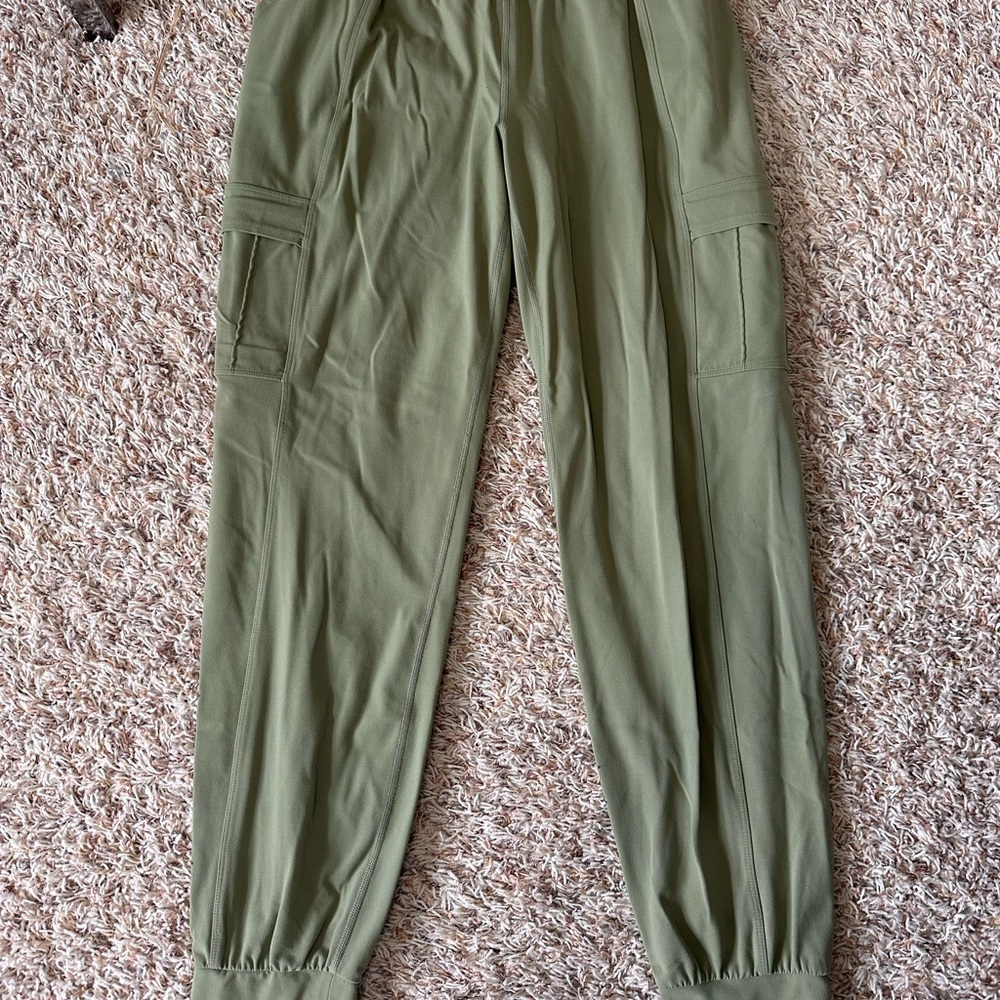 Athleta Salutation Green Cargo Joggers - Medium Tall